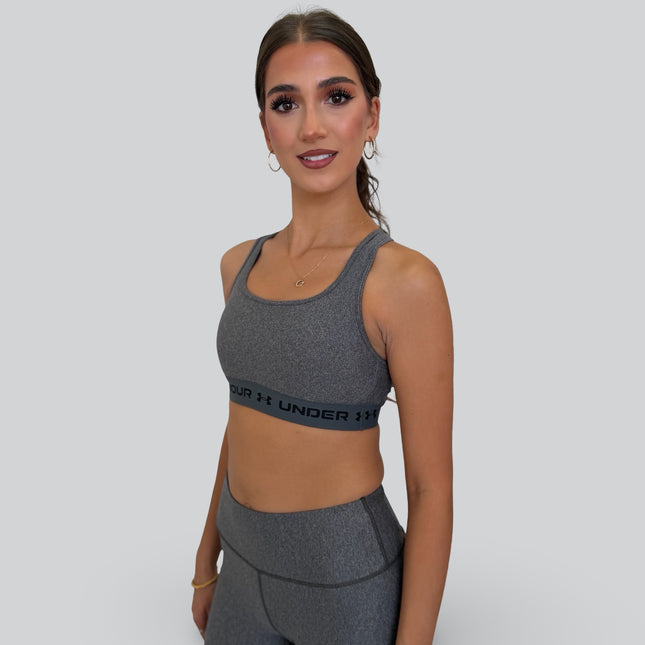 Front view of Under Armour women’s heather sports bra with smooth finish